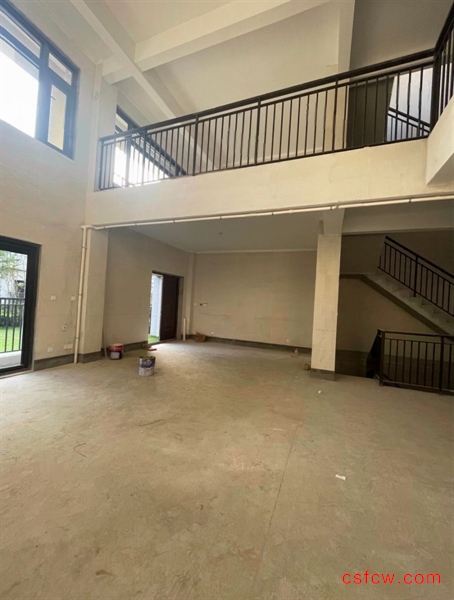 镜湖宸院联排别墅，276平，毛坯，双车位，大院子，570万