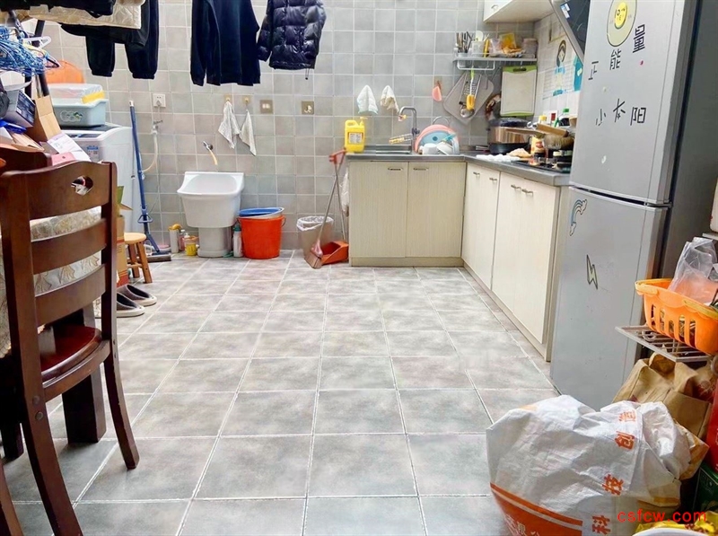 元和一区全新精装底楼带院子打包卖看中可谈