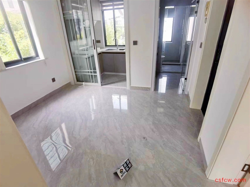 颜港3楼带独立车库72万看中可谈采光好