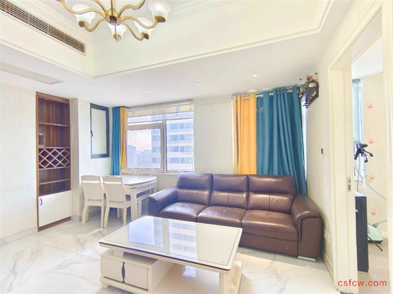 中楼层全天采光，全新装修，房东急卖，看房方便