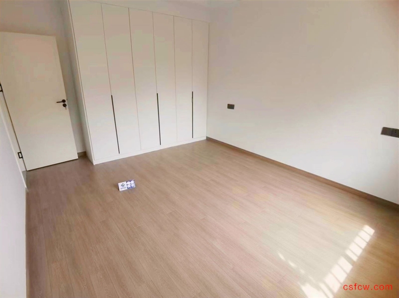 售70万带独库市中心颜港全新装修2房朝南楼层采光好