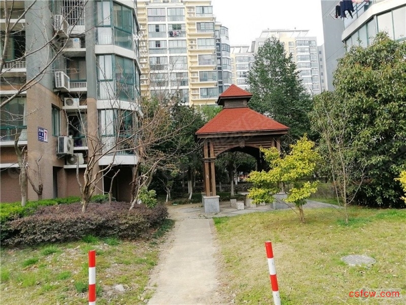 明日枫林165平精装带车位有铭额200万