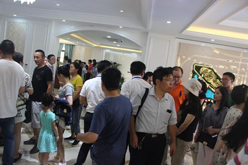 尚湖玫瑰园3期奢华展厅开放 冰雪节开幕