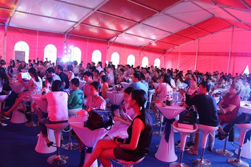 尚湖玫瑰园3期奢华展厅开放 冰雪节开幕