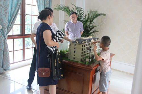 尚湖玫瑰园3期奢华展厅开放 冰雪节开幕