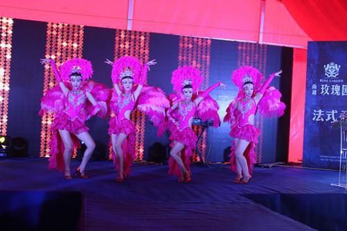 尚湖玫瑰园3期奢华展厅开放 冰雪节开幕