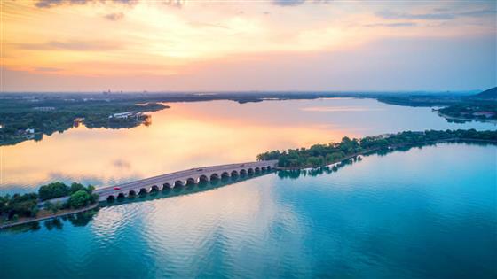 墅启双层世界，奢侈与生俱来