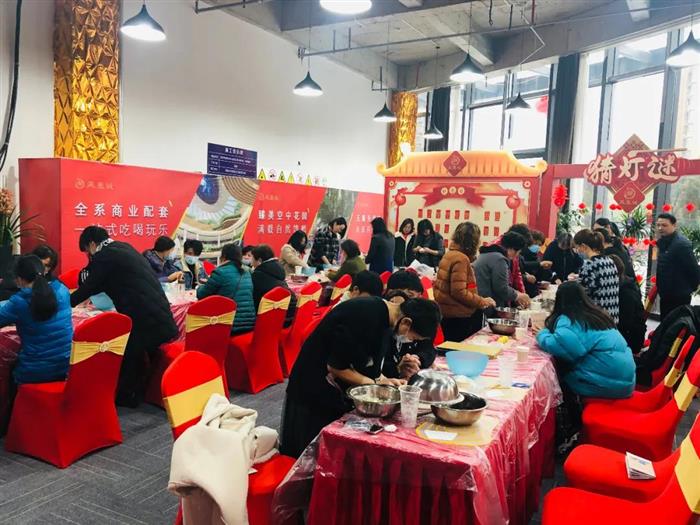 凤凰城乐“宵”遥丨包元宵、猜灯谜...一样也不少