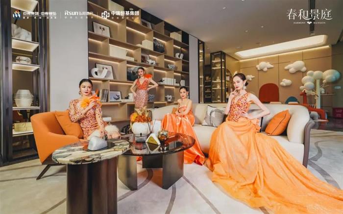 循光而至璀璨共鉴|千人来访春和景庭光影示范区瞩目绽放！