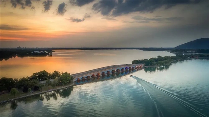 值得珍藏！兼具稀缺湖景与创新双重因子的低密别墅！羡慕了多少人