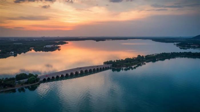 藏不住了!区域开挂!常熟超稀缺联排别墅,湖景现房加推!